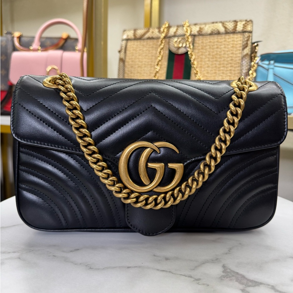 Gucci Medium Marmont

Comes in Full set
Like new condition
